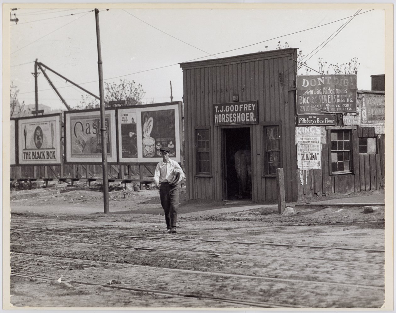 T. J. Godfrey Hoefsmid, 3968 Chouteau door Unknown