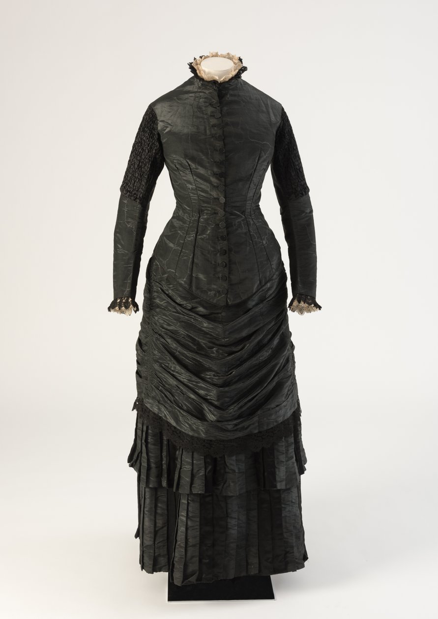 Zwarte moiré zijden rouwjurk, 1880s door Unbekannt Unbekannt