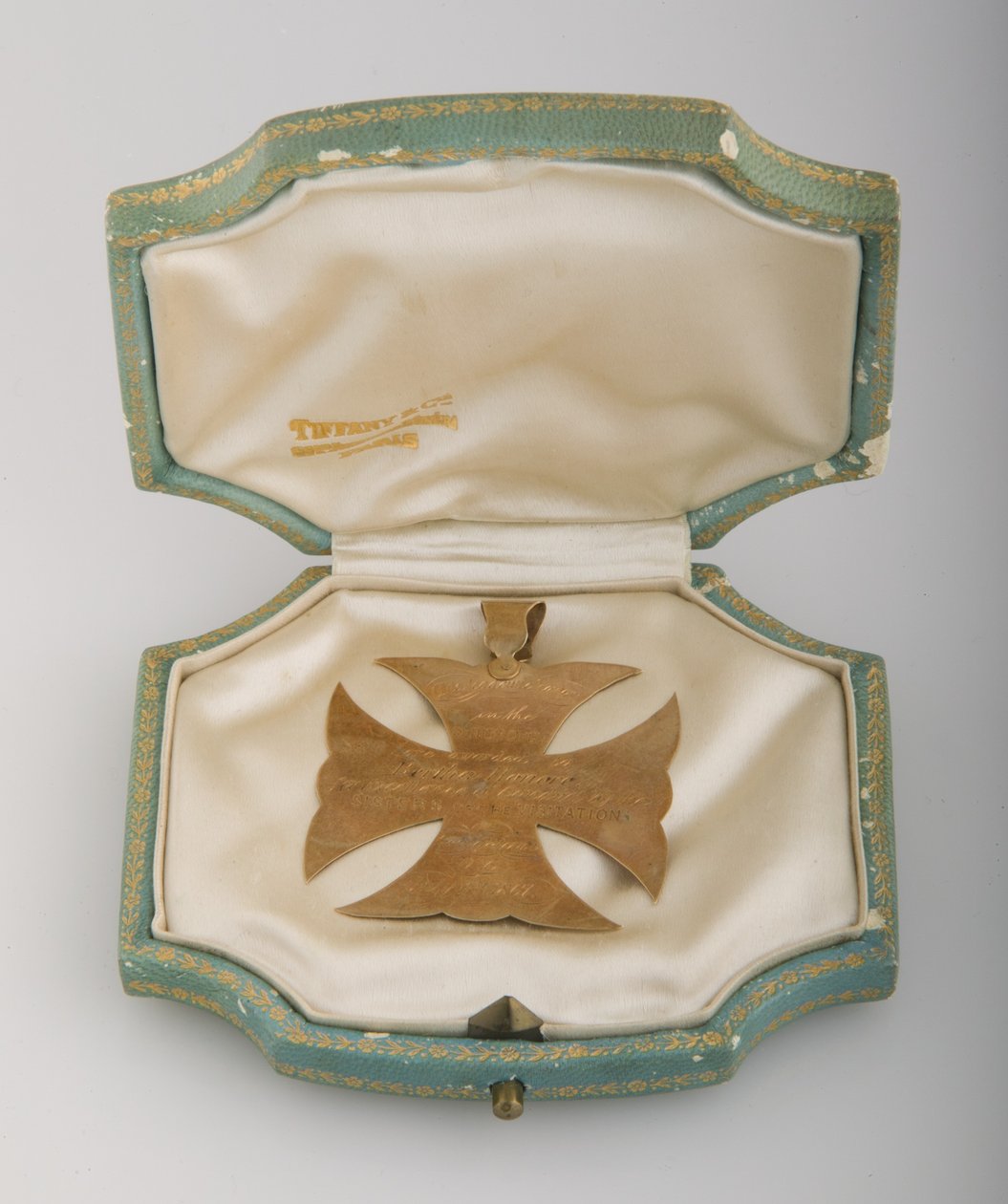 Maltezer kruis hanger toegekend aan Bertha Palmer door Unknown artist