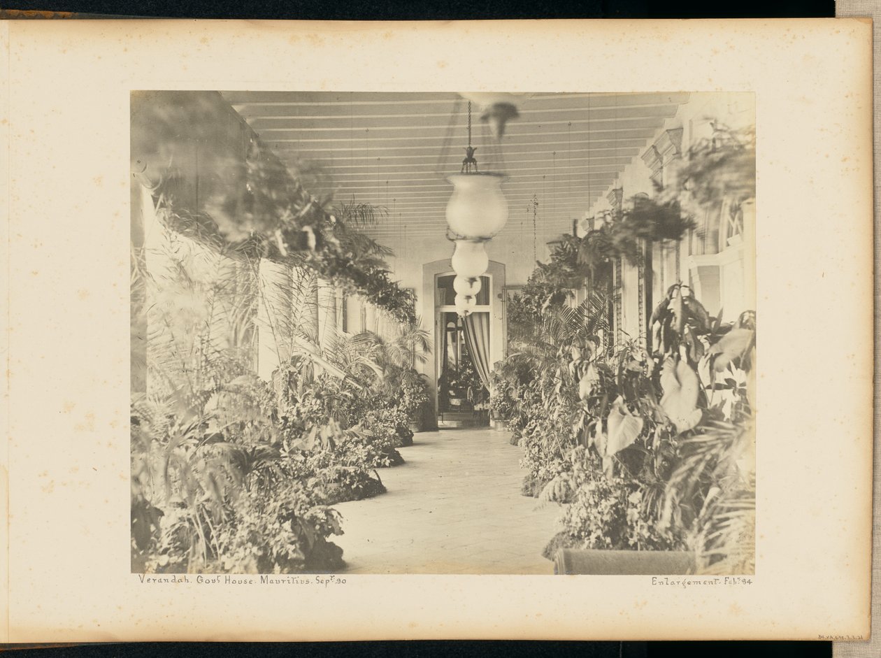 Veranda. Regeringshuis. Maurituis. door Unknown artist
