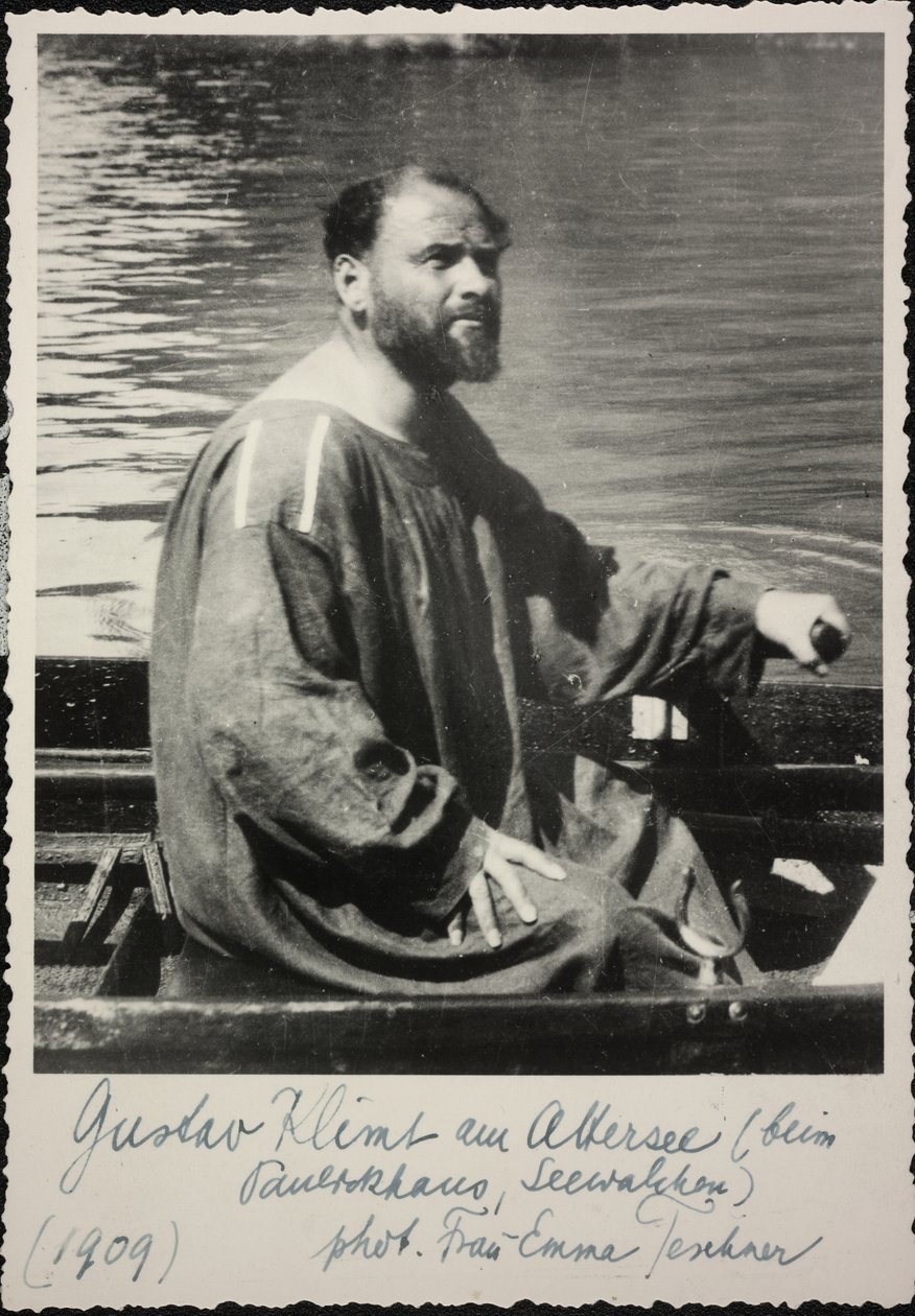 Gustav Klimt in de roeiboot door Unknown photographer