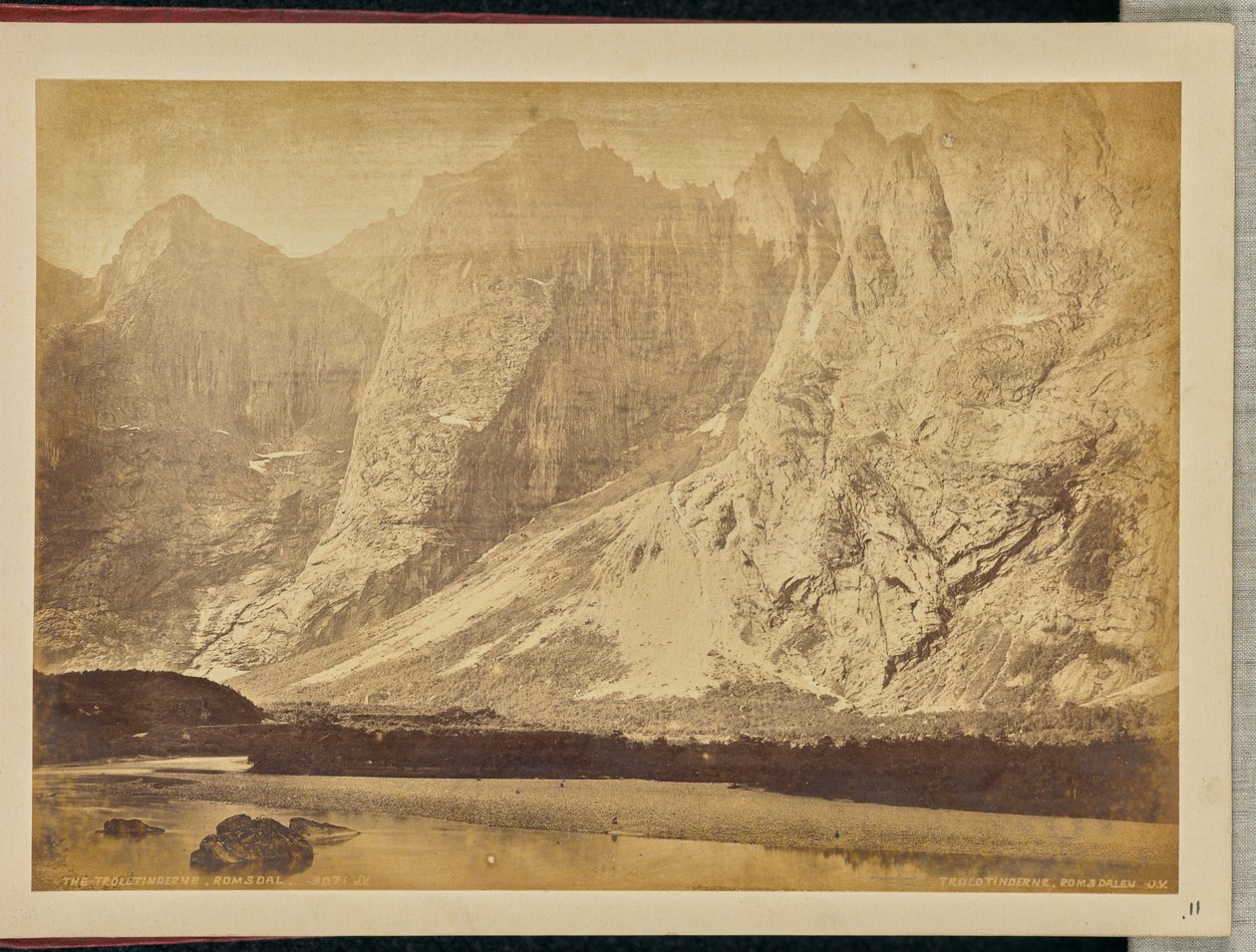 De Trolltinderne, Romsdal door Wiliam Dobson Valentine