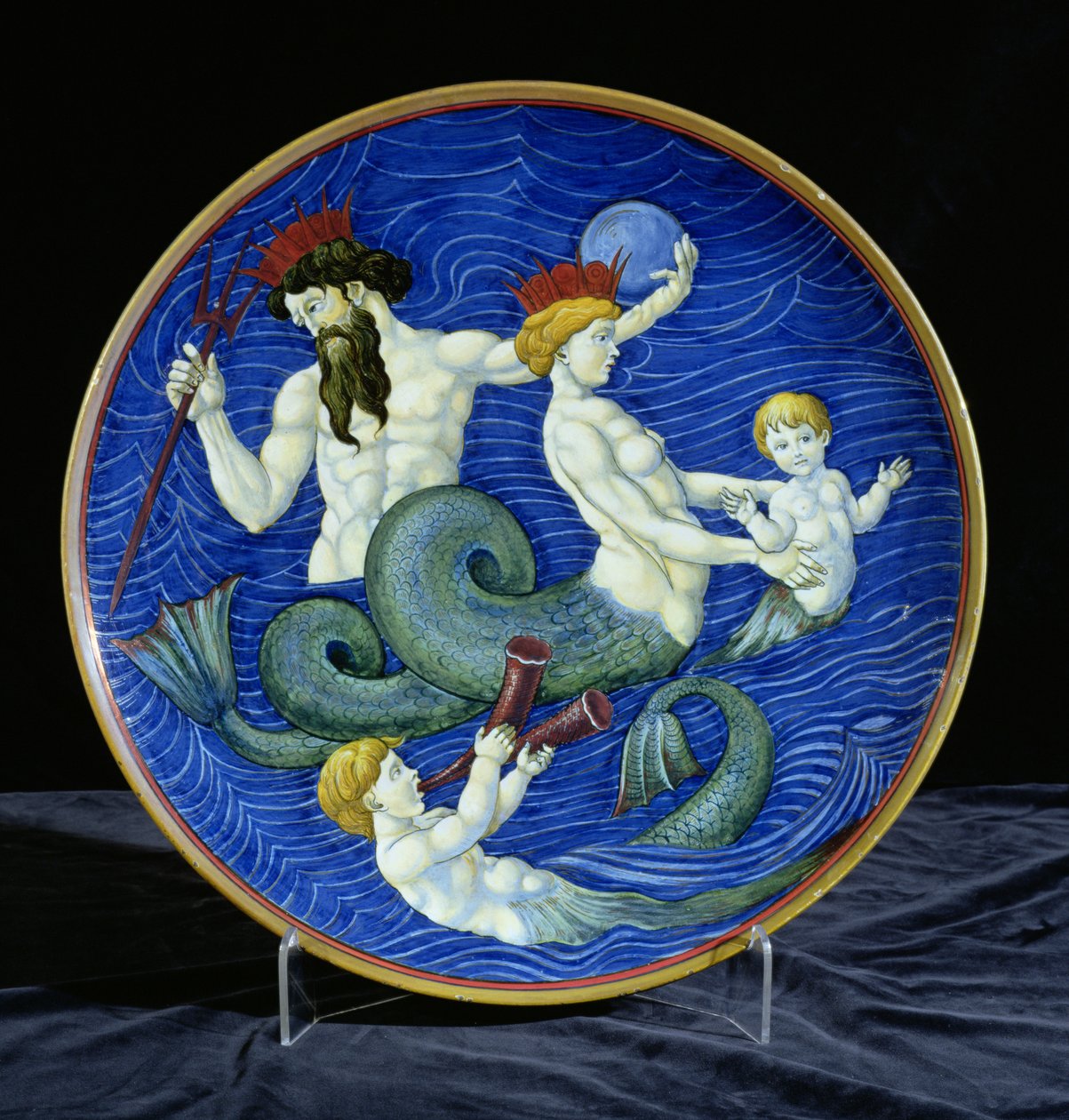 Oplaadstation, met gekroonde Triton, zeemeermin en zeemeermannen door William de Morgan