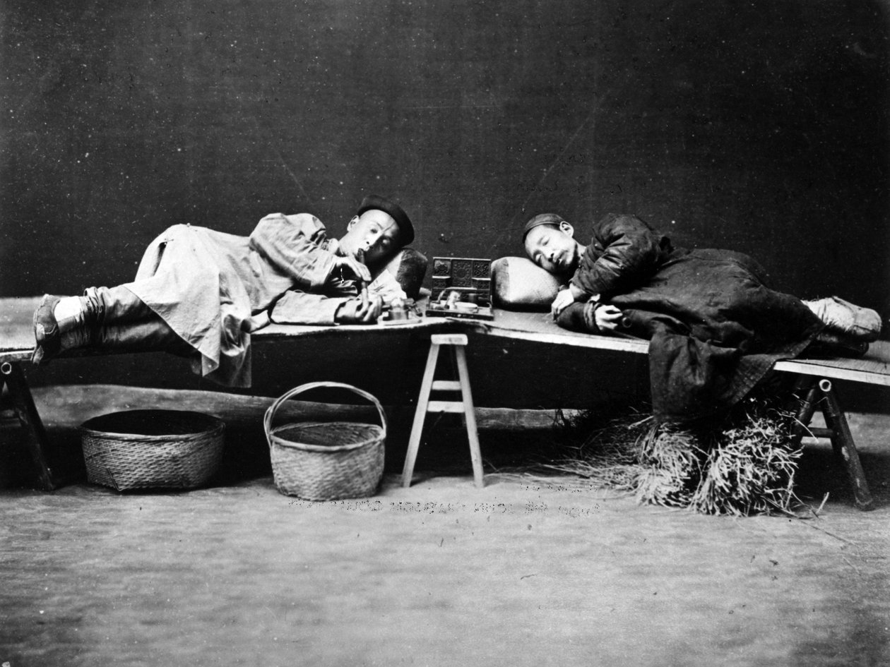Opiumrokers, ca. 1875 door William Saunders