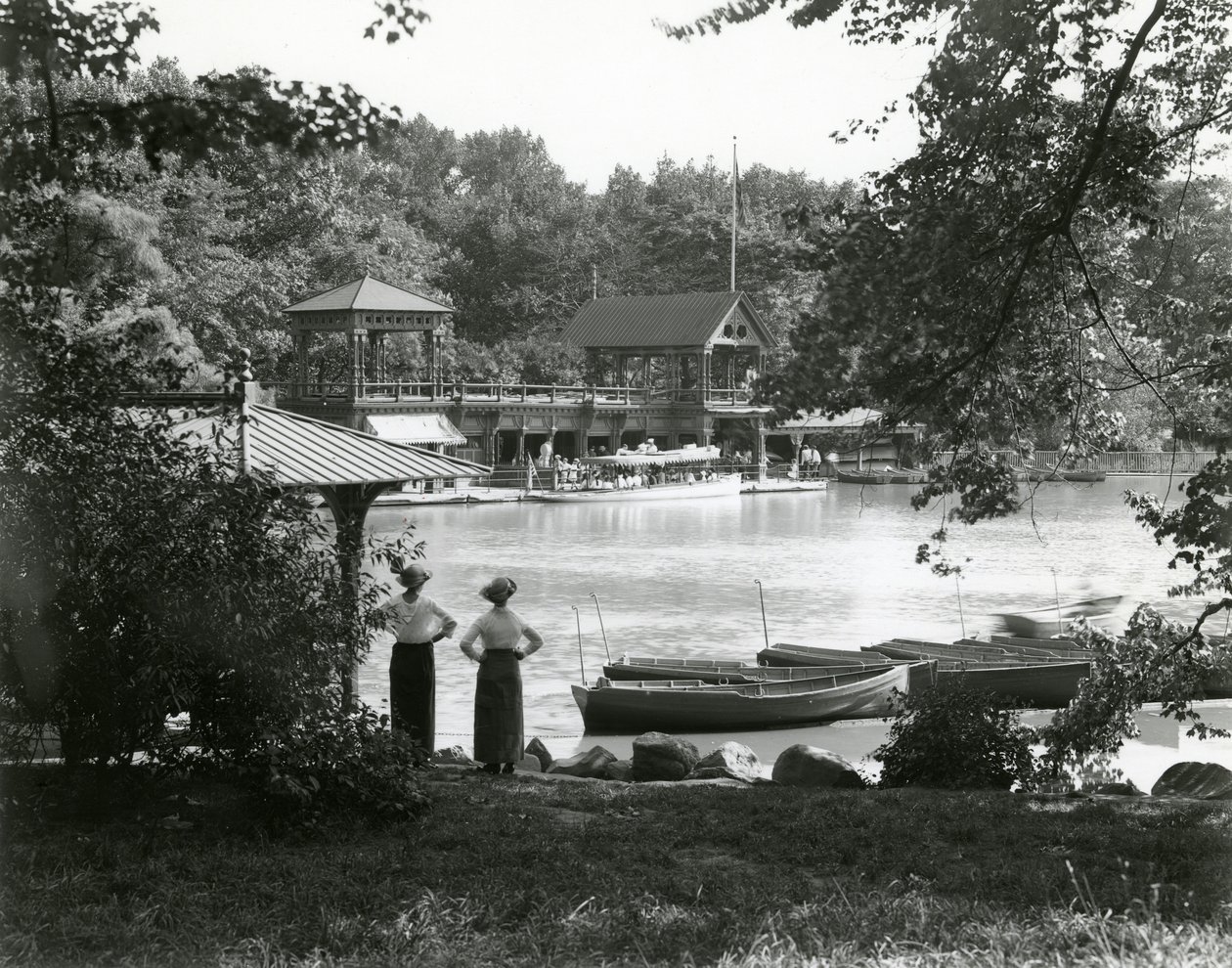 Central Park Boot Huis, ca. 1910-21 door William Davis Hassler