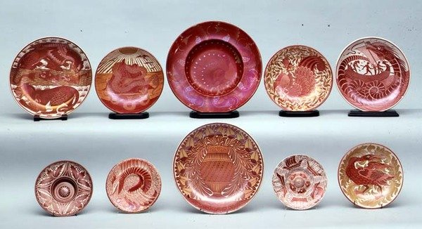 Selectie van Rode Lustre Ware door William de Morgan