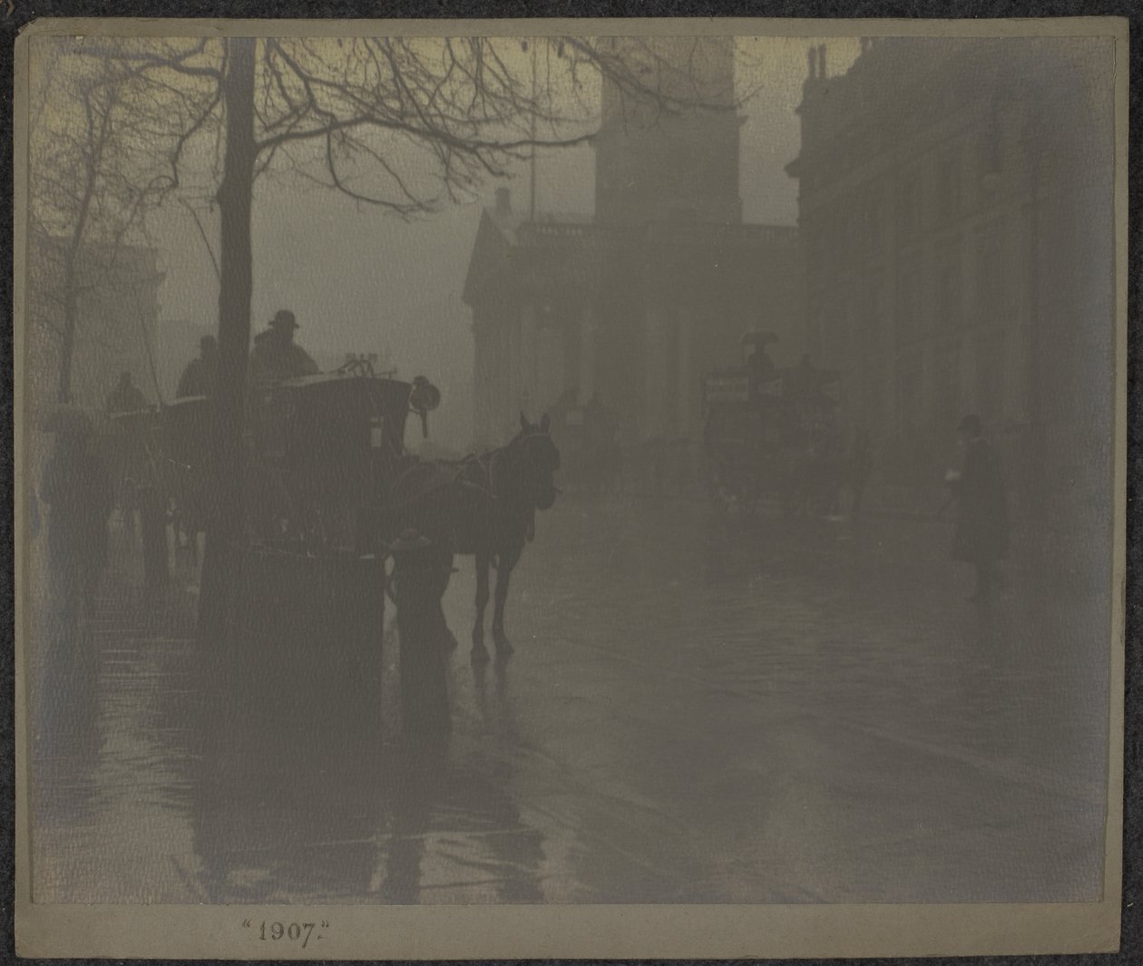 Trafalgar Square door William Henry Fox Talbot