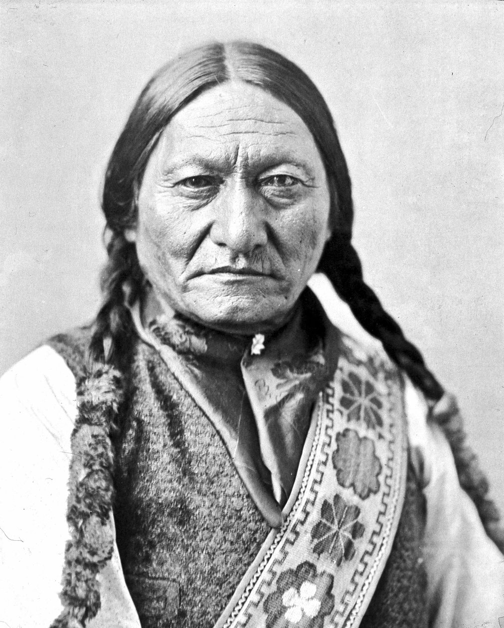 Portret van Sitting Bull, Indiaanse leider door William Notman