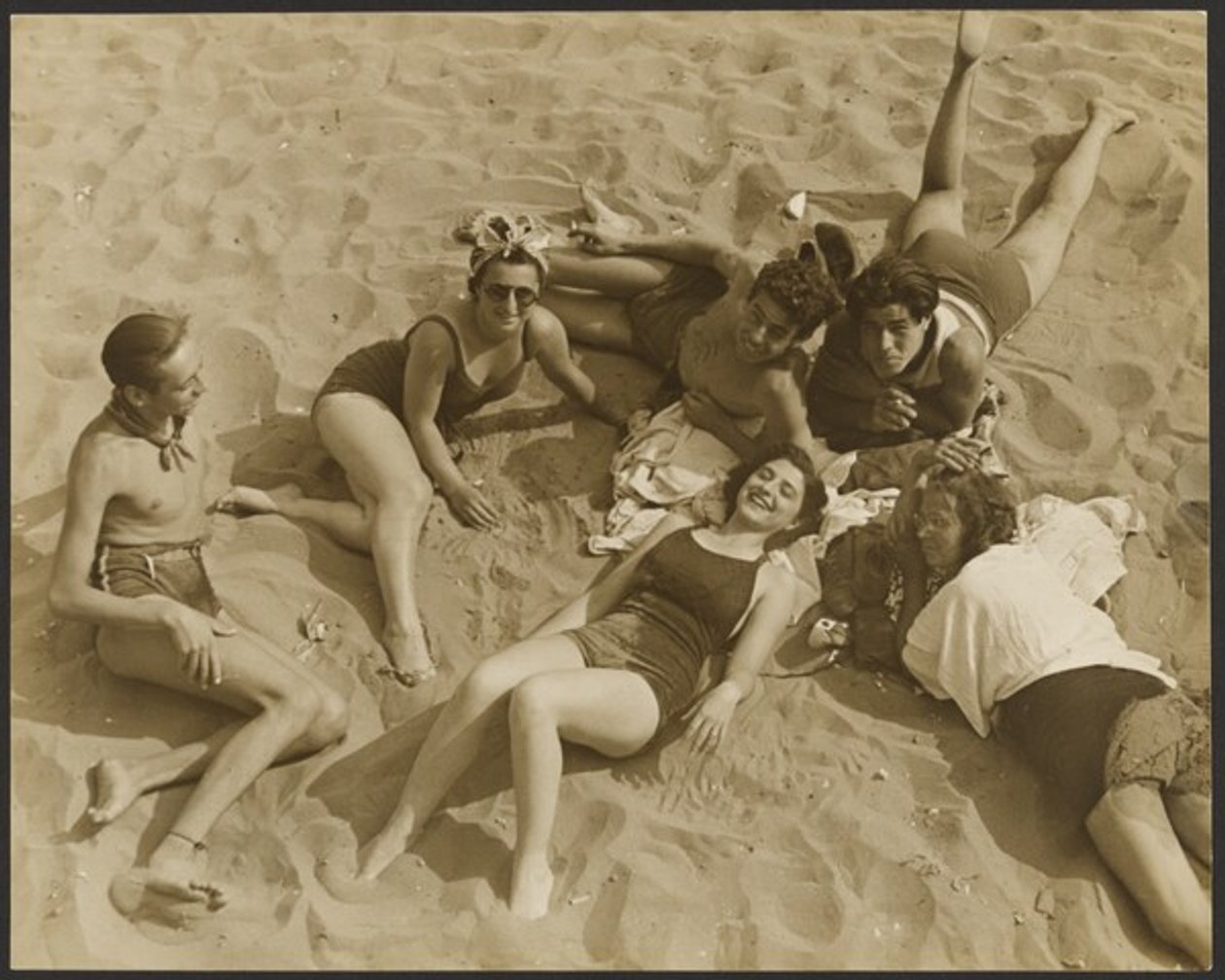 [Coney Island]. door Yasuo Kuniyoshi