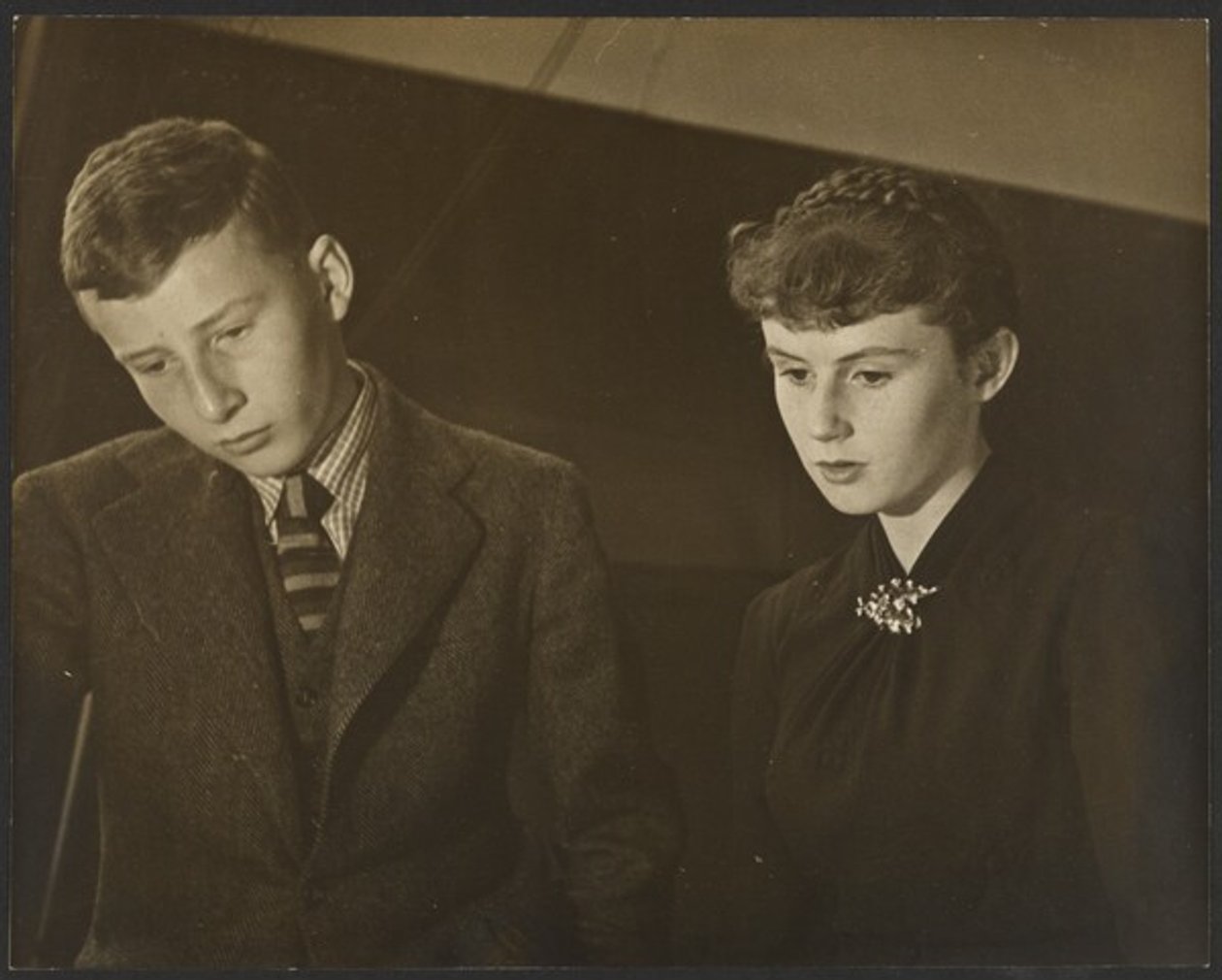 [Sandy en Belinda Brook]. door Yasuo Kuniyoshi
