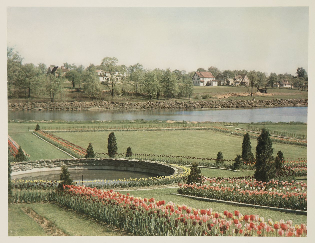 Amerikaans voorstedelijk tafereel, ca. 1928 door John Pardon