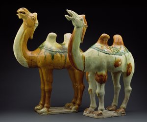 Twee kamelen, Tang-dynastie (618-907) (geglazuurd aardewerk)