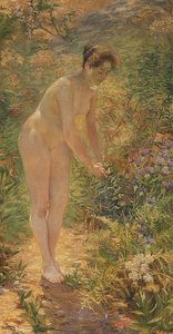Staande vrouwelijke naakt in de tuin. Rond 1900