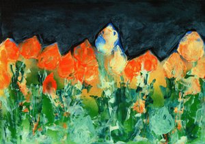 Zwarte regenhemel boven een berglandschap met bloemen