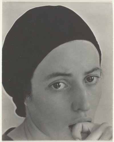 Dorothy Norman, ca. 1931 door Alfred Stieglitz