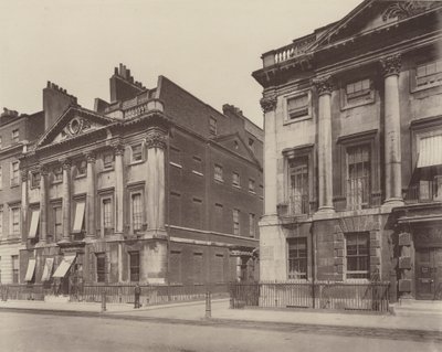 Huis in Cavendish Square, West door Charles Latham