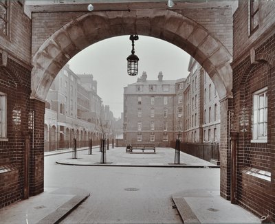 Bourne Estate: Kirkeby Buildings, Londen door English Photographer