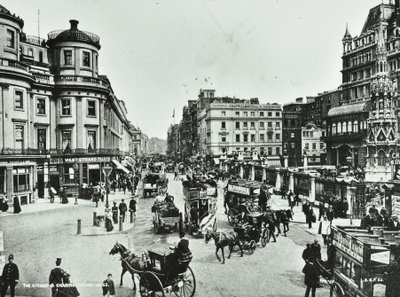 The Strand en Charing Cross, 1897 door English Photographer