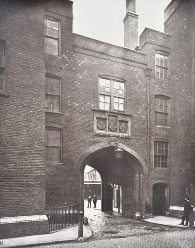 Uitzicht op Lincolns Inn Gateway, Londen, 1876 door English Photographer