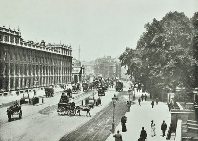 Whitehall, Westminster LB: kijkend naar het noorden, 1890 door English Photographer