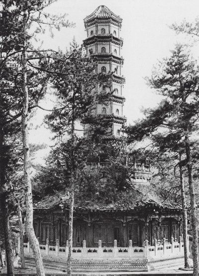 Jehol, Hingkung, Chihli, Glazen Pagode door Ernst Boerschmann