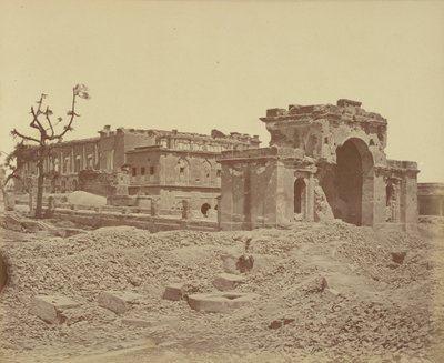 Poort en Banketzaal, Lucknow door Felice Beato