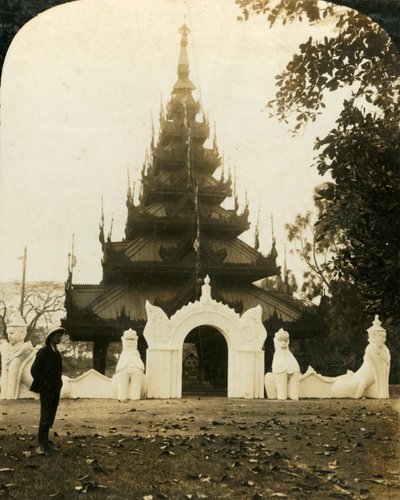 Birmese pagode, Eden Gardens, Calcutta, c1909 door George Rose