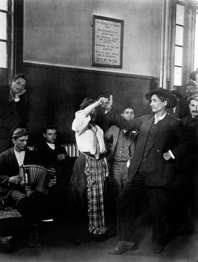 Immigranten op Ellis Island door Lewis Wickes Hine