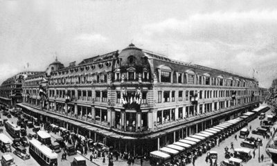 Le Bon Marché, ca. 1910 door Photographer French