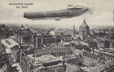 Zeppelin luchtschip vliegt over Berlijn door Photographer German