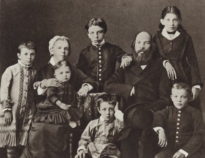 Lenin met zijn familie, Simbirsk, 1879 door Russian Photographer