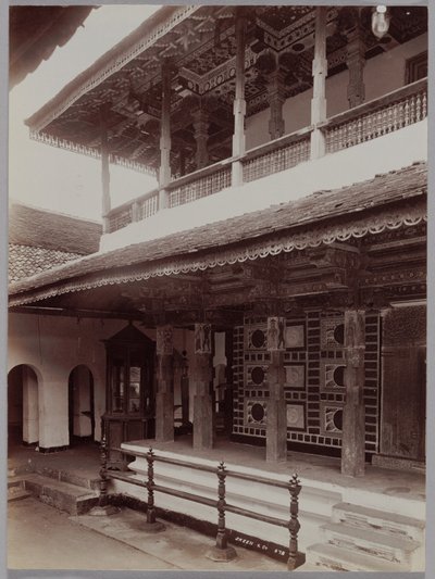 Boeddhistische tempel in Kandy, Ceylon door Skeen and Co.