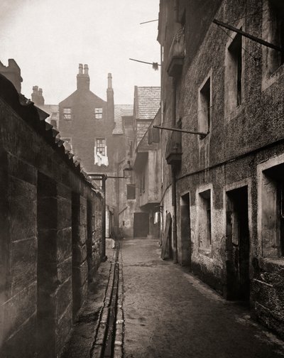 Close, High Street, Glasgow, Schotland door Thomas Annan