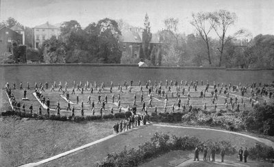 Oefenplaats in Holloway Prison, Londen, c1901 door Unbekannt