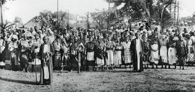 Inheemse dansers in Mombasa, 1924-1925, 1937 door Unbekannt