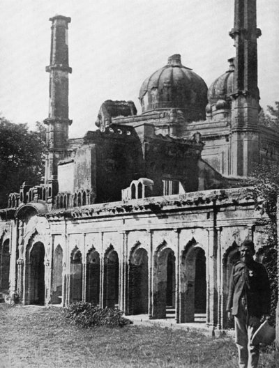 De oude moskee in Lucknow, India, ca. 1920 door Unbekannt