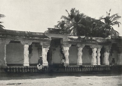 Wandelhal van een Hindoe tempel, Ceylon, 1926 door Unbekannt