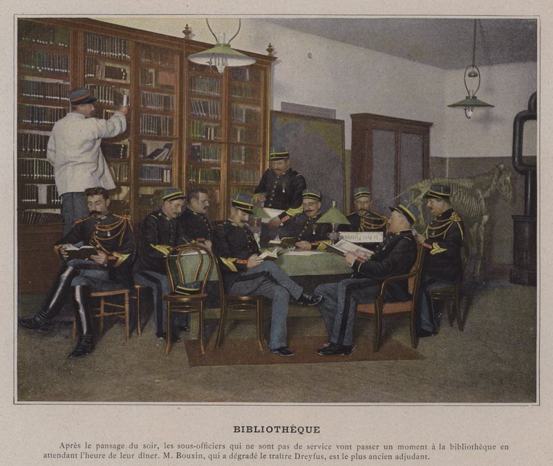 Bibliotheek door (after) French Photographer