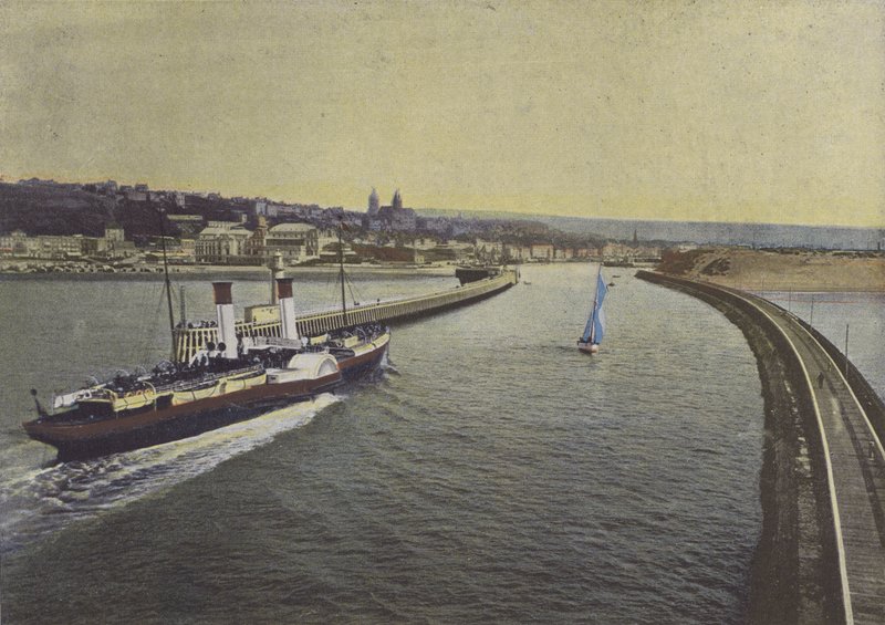Boulogne-sur-Mer, Ingang van een stoomboot door (after) French Photographer