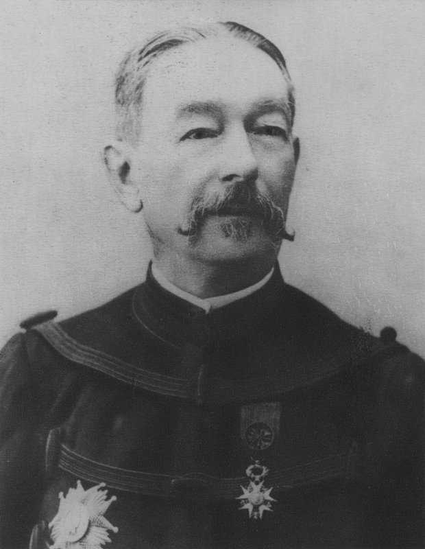 Le General Mercier (zwart-wit foto) door (after) French Photographer