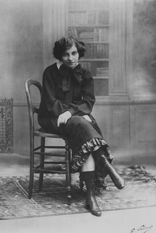 Miss Polaire als "Claudine" door (after) French Photographer