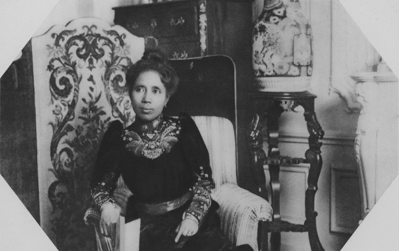 Koningin Ranavalo (zw/w foto) door (after) French Photographer
