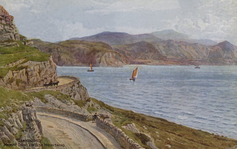 Llandudno, Marine drive en Welsh Mountains door Alfred Robert Quinton