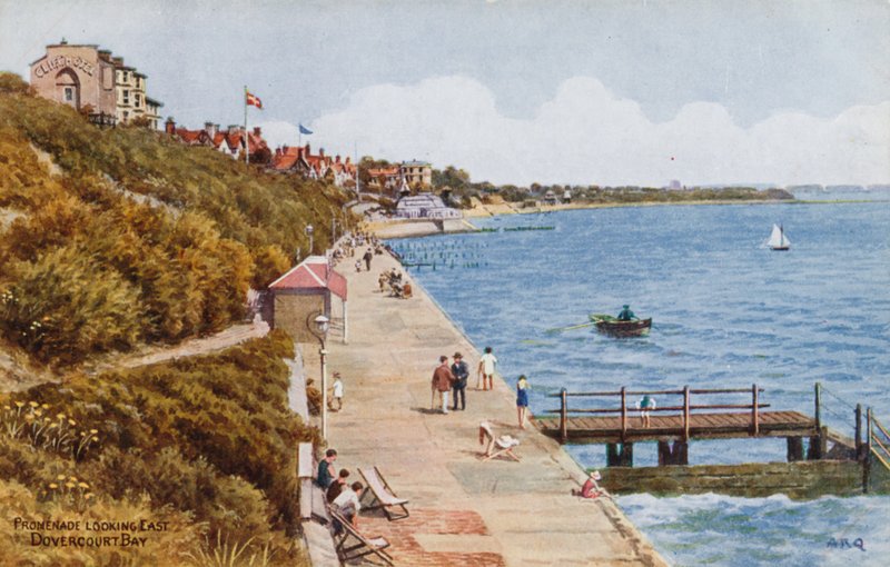 Promenade kijkend naar het Oosten, Dovercourt Bay door Alfred Robert Quinton