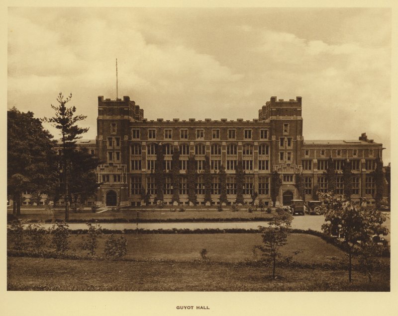 Princeton Universiteit: Guyot Hall (zwart-wit foto) door American Photographer (after)