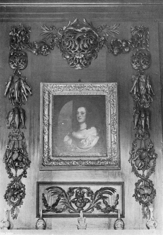 Houtsnijwerk boven de Hal Schouw door Charles Latham