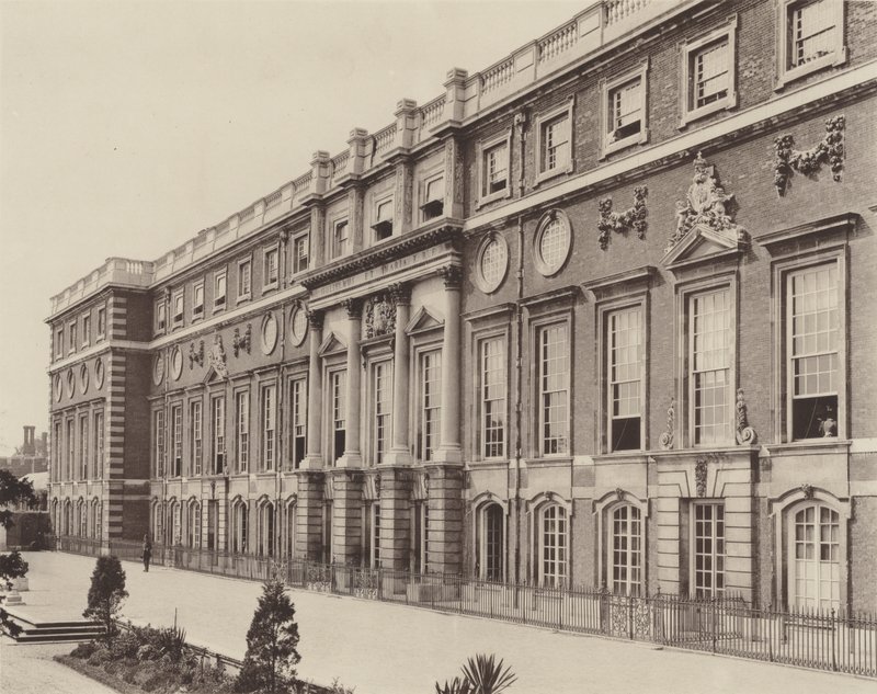 Hampton Court Palace, de Rivierzijde door Charles Latham