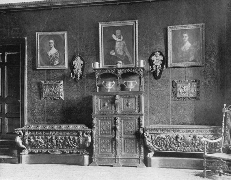 Deel van de eetkamer door Charles Latham