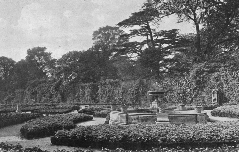 De formele tuin door Charles Latham