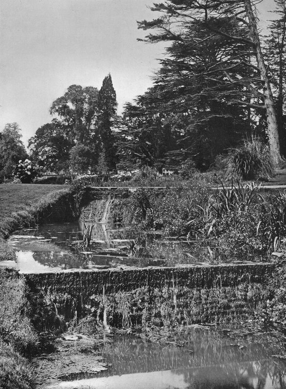 De watervallen in de tuin door Charles Latham